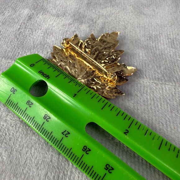 Vintage Maple Leaf Brooch With Gold-Tone Metal & Enamel Finish Pearl Accent - Picture 6 of 16